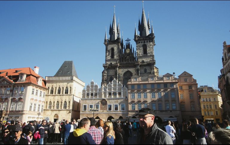 Iglesia de Týn. Hermosa iglesia de rasgos góticos, que domina la ciudad antigua de Praga. También es un punto altamente turístico. EL INFORMADOR / F. González