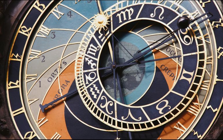 Reloj astronómico de Praga. Una de las joyas medievales de la ciudad. Se encuentra en la pared Sur del Ayuntamiento de la Ciudad Vieja. EL INFORMADOR / F. González