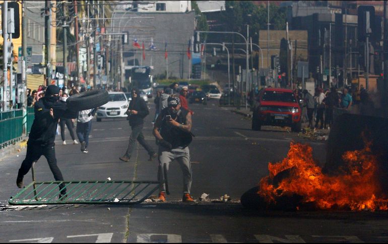 Los disturbios en Chile han dejado tres muertos. EFE/ R. Zamora