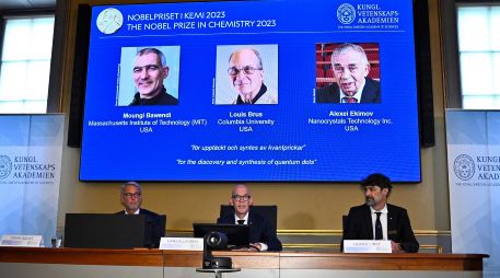 Las investigaciones de los científicos Moungi Bawendi, Louis Brus y Alexei Ekimov, les hizo merecedores del Nobel de Química 2023. EFE / C. BRESCIANI