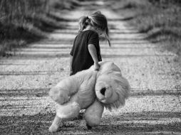 Las heridas de la infancia fungen un papel clave en nuestra salud menta. ESPECIAL/Foto de lisa runnels en Pixabay