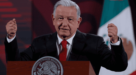 Andres Manuel López Obrador, habla durante su rueda de prensa este jueves en el Palacio Nacional. EFE/ Mario Guzmán